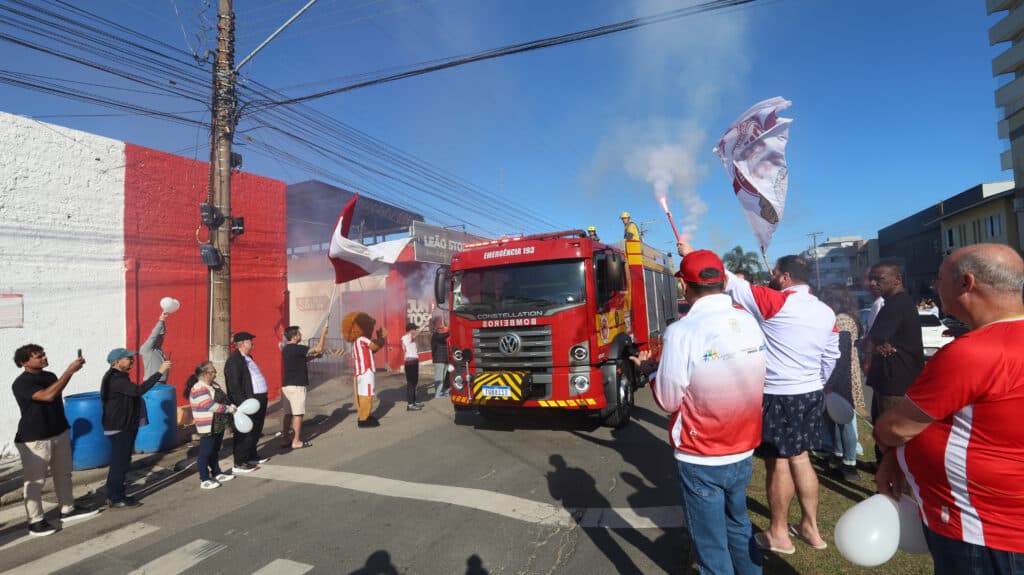 Tubarão Emociona-se em Cortejo de Despedida ao Ex-Prefeito Olavio Falchetti