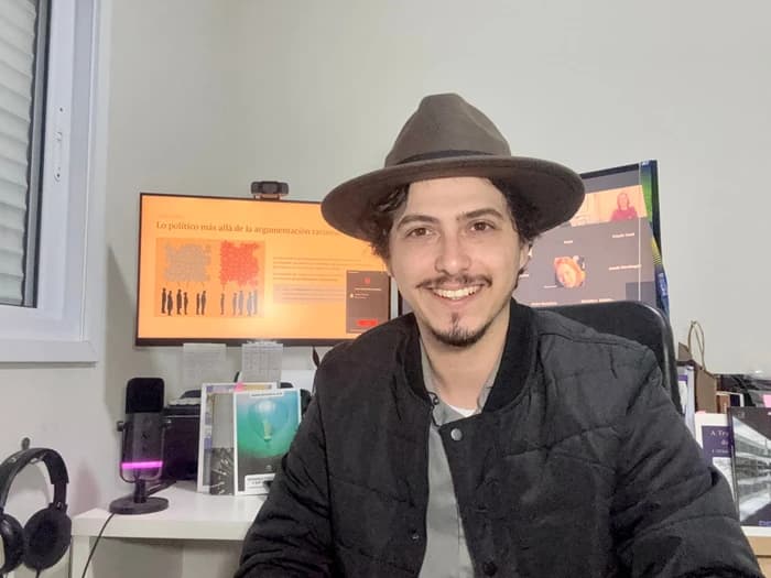 Cientista político de Tubarão apresenta pesquisa em evento internacional