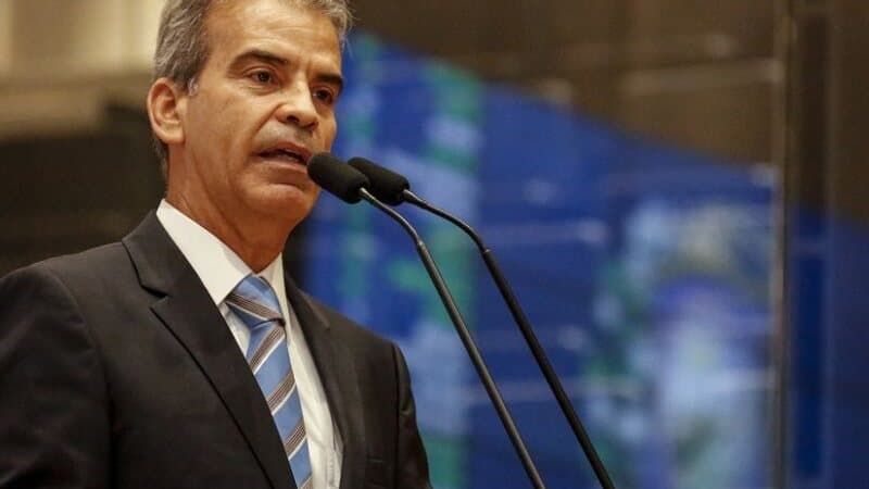 Após novos ataques, Alberto Feitosa cobra retomada do monitoramento de tubarões e plano de ação para praia...