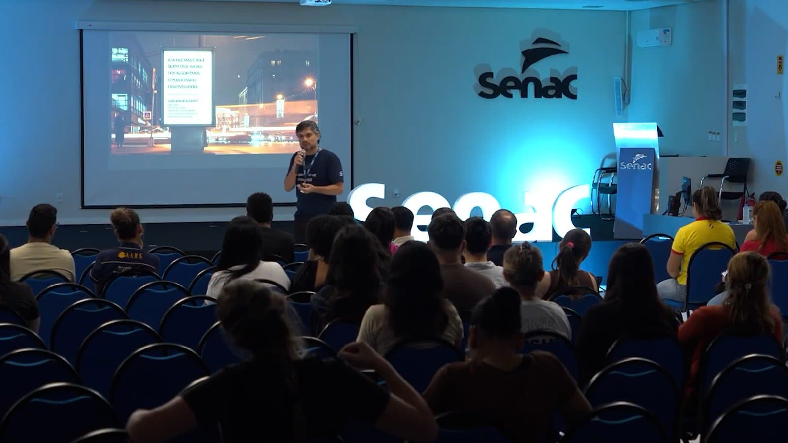 Senac Tubarão lança curso técnico gratuito de Publicidade com foco em Inteligência Artificial
