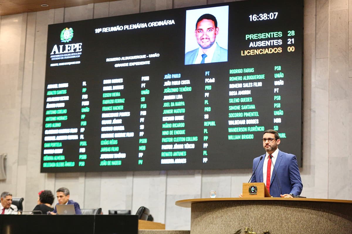 Romero Albuquerque apresenta projeto que protege banhistas de ataques de tubarão sem agredir o meio ambiente