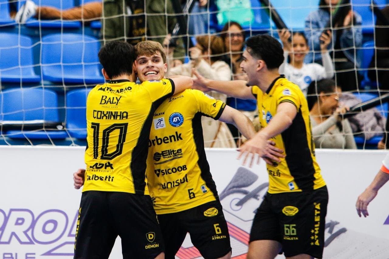 Tubarão Futsal Busca Empate no Fim e Garante Ponto Crucial na Liga Nacional