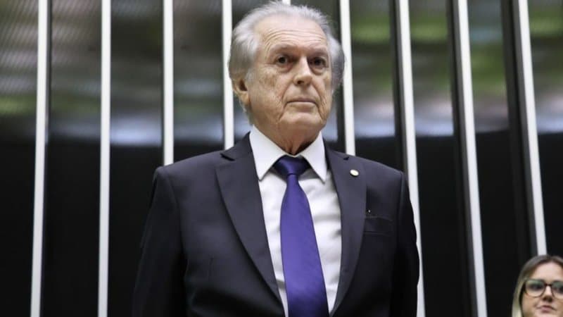 Câmara do Recife aprova moção de repúdio a declarações de Luciano Bivar sobre tubarões